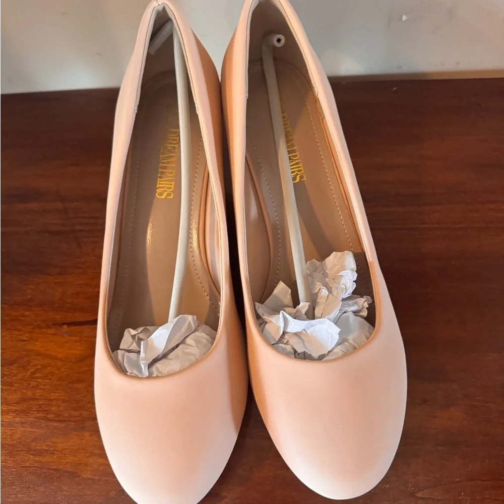 Dream Pairs Comfy Round Tor Low Heel Pumps - Nude/Nubuck - sz 9.5 - New in Box